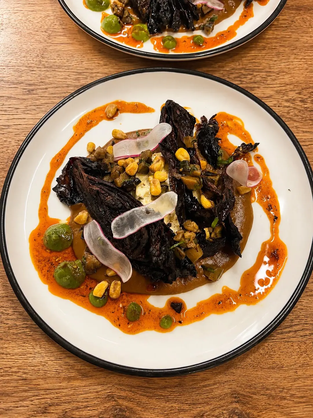 Légume confit longuement, condiment aux pistaches et purée relevée